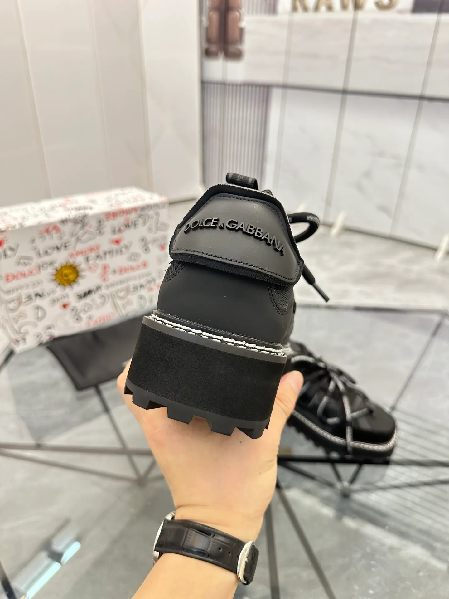 Men's shoes: 💰P660¥ Top high-end quality Product trademark: DG "Dolce & Gabbana*" low-top casual shoes Regular size: 39-45 (can be customized to 46.) Product material: Upper imported first-layer cowhide spliced ​​with breathable fly weave, breathable lining, original outsole. No.: 6225